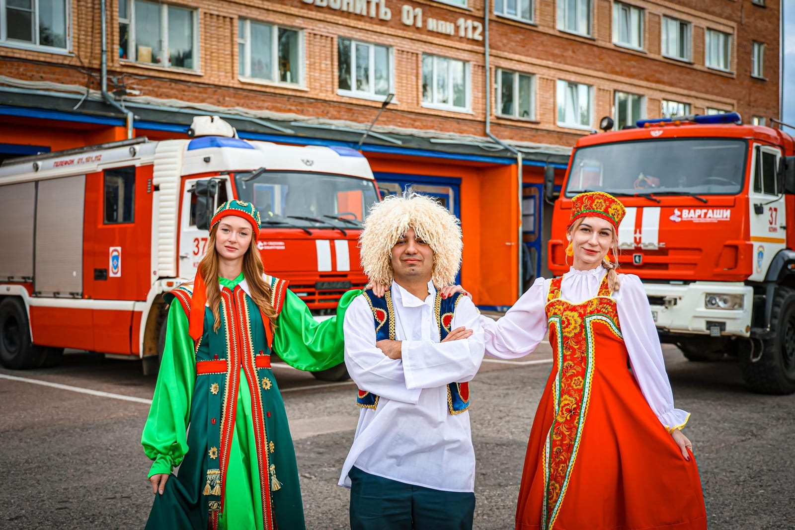 В городском округе Клин специалисты 13-го пожарно-спасательного отряда участвуют во всероссийском фотоконкурсе «В узорах народных — характер героев»