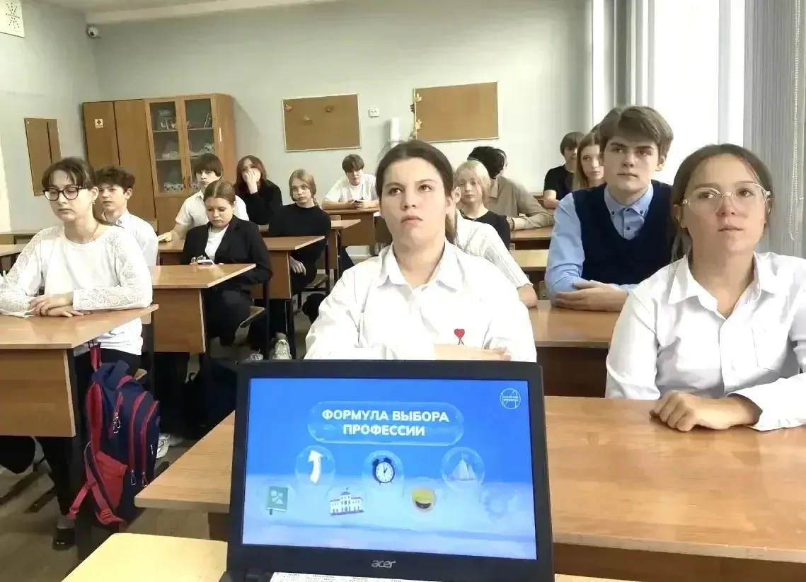 В школах городского округа Клин в рамках Всероссийского проекта «Билет в будущее» состоялось профориентационное занятие курса внеурочной деятельности «Россия — мои горизонты»